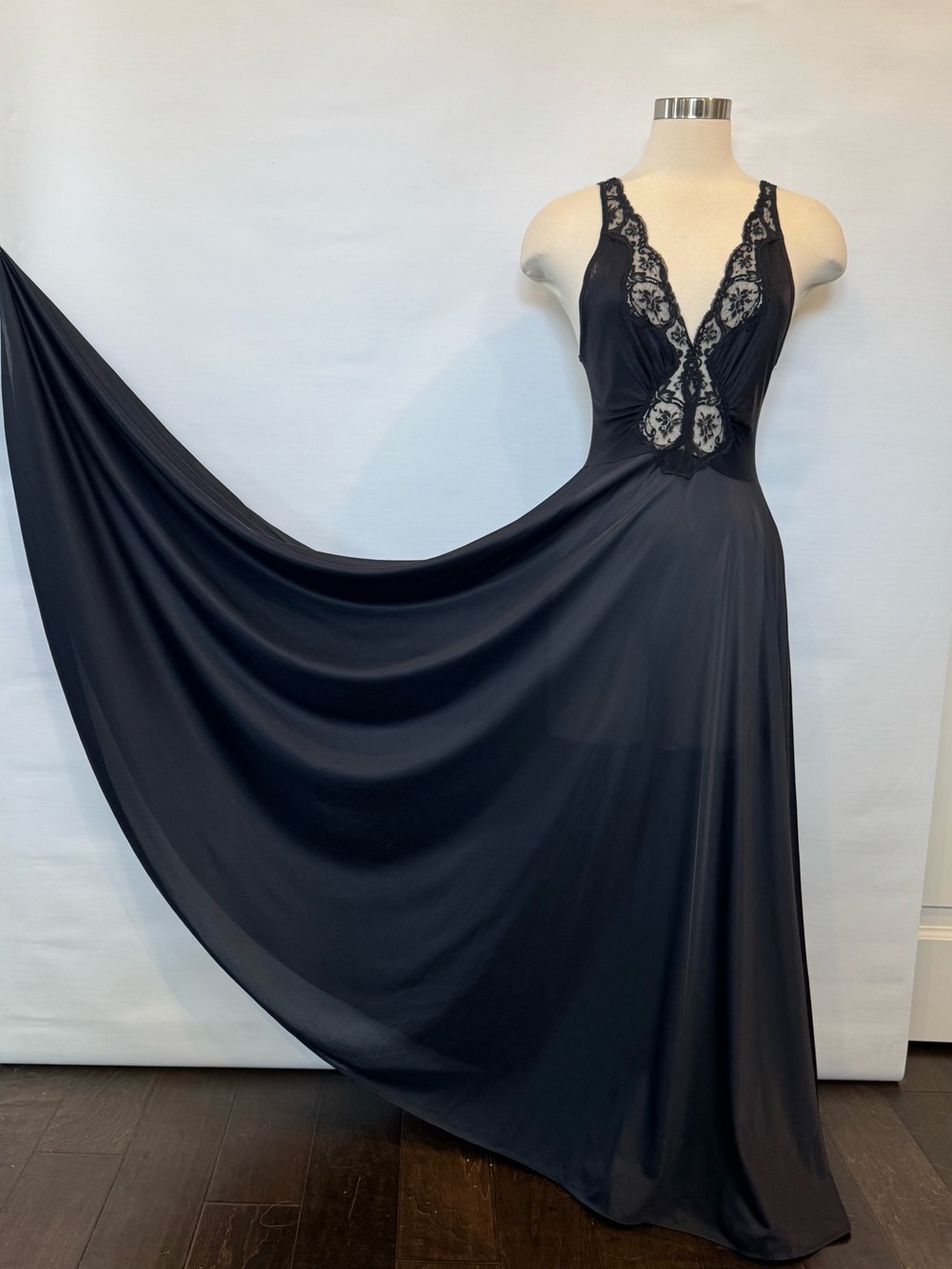 🌺SOLD🌺 OLGA Black Silky Nylon Lace Bodysilk Maxi Gown Nightgown M FLAWS